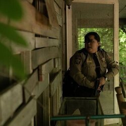 1x03 'Todo se revela al amanecer' de 'Las esposas cazadoras'