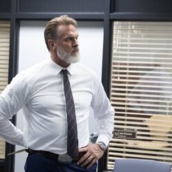 Branton Box en el 1x04 de 'The Hunting Wives'