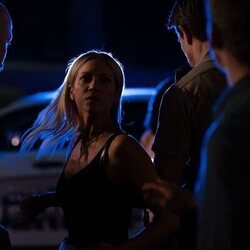 Brittany Snow en el 1x04 de 'Las esposas cazadoras'