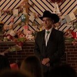 Dermot Mulroney en Capítulo 4 titulado 'Día libre' de 'Las esposas cazadoras'