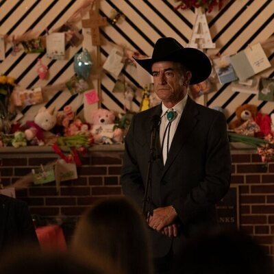 Dermot Mulroney en Capítulo 4 titulado 'Día libre' de 'Las esposas cazadoras'
