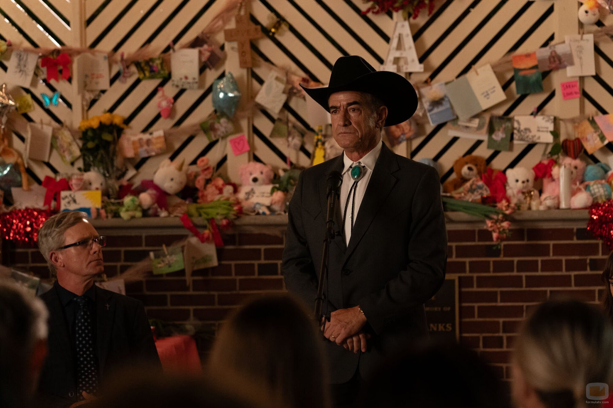 Dermot Mulroney en Capítulo 4 titulado 'Día libre' de 'Las esposas cazadoras'