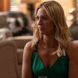 Brittany Snow en 1x04 titulado 'Día libre' de 'Las esposas cazadoras'