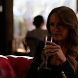 Malin Akerman en 1x04 'Día libre' de 'Las esposas cazadoras'