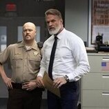 Branton Box en 1x04 titulado 'Día libre' de 'Las esposas cazadoras'