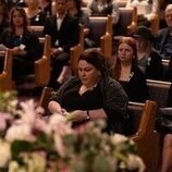 Chrissy Metz en Capítulo 5 titulado 'No es una novata' de 'Las esposas cazadoras'