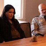 Karen Rodriguez y Hunter Emery en la temporada 1 y el capítulo 05 de 'Las esposas cazadoras'