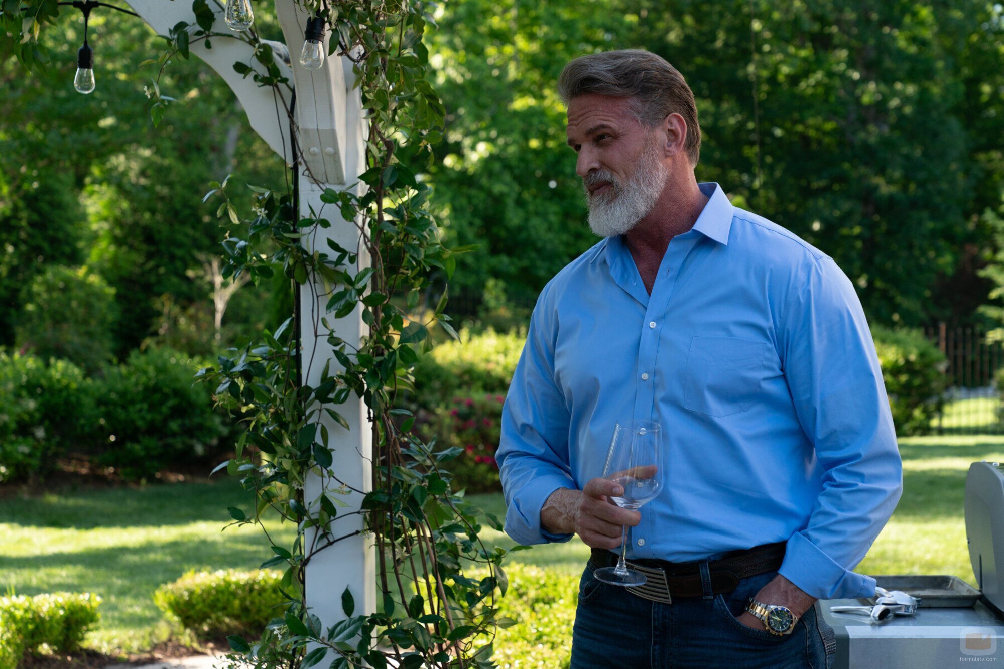 Branton Box en el 1x05 de 'The Hunting Wives'