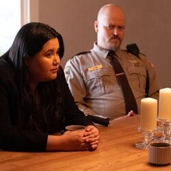 Hunter Emery y Karen Rodriguez en 'No es una novata' de 'Las esposas cazadoras'