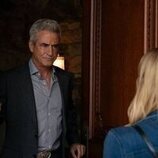 Dermot Mulroney en Capítulo 5 titulado 'No es una novata' de 'Las esposas cazadoras'