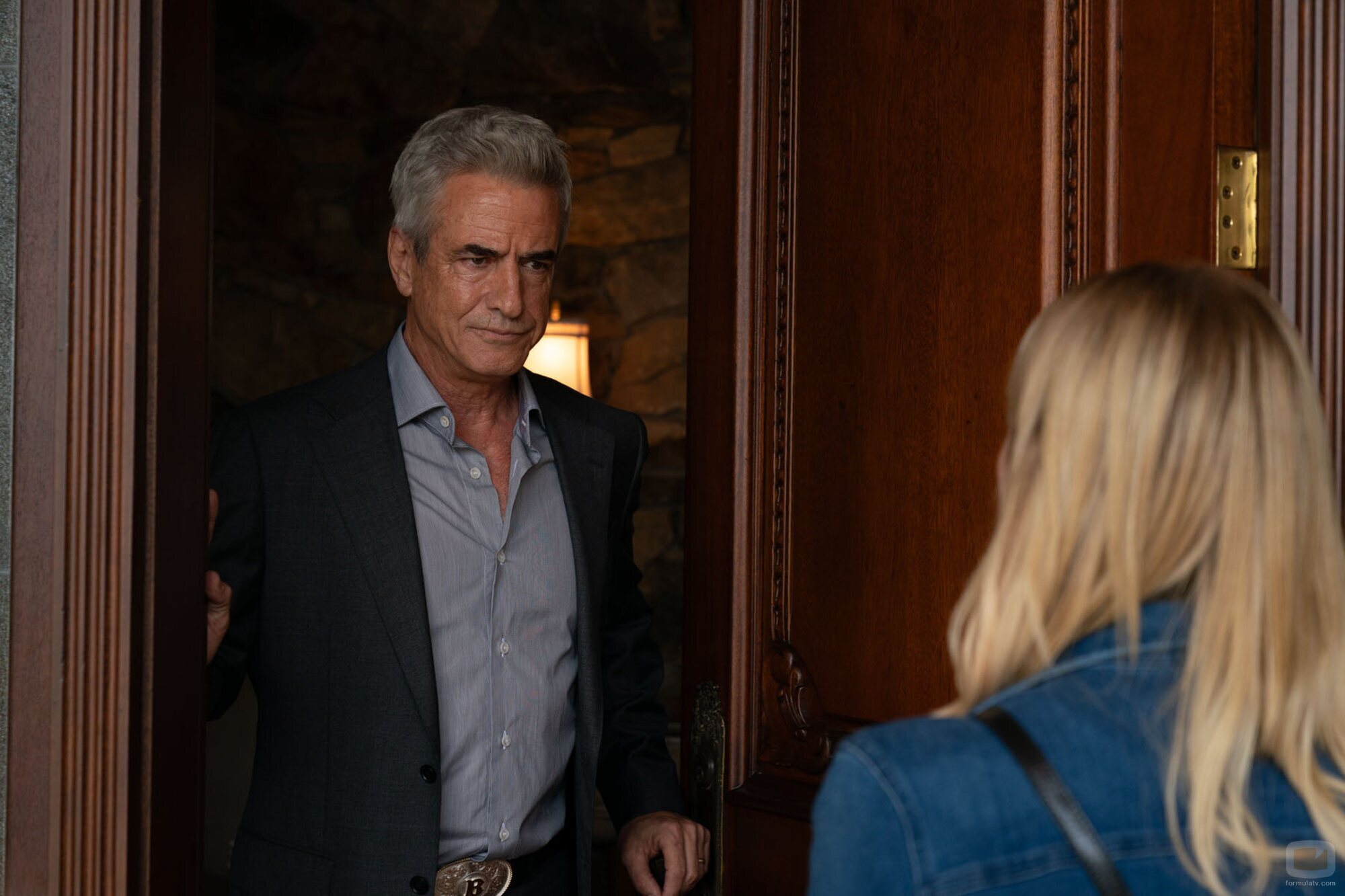 Dermot Mulroney en Capítulo 5 titulado 'No es una novata' de 'Las esposas cazadoras'