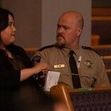 Karen Rodriguez y Hunter Emery en Capítulo 5 titulado 'No es una novata' de 'Las esposas cazadoras'