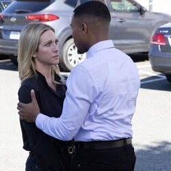 Brittany Snow en la temporada 1 y el capítulo 05 de 'Las esposas cazadoras'