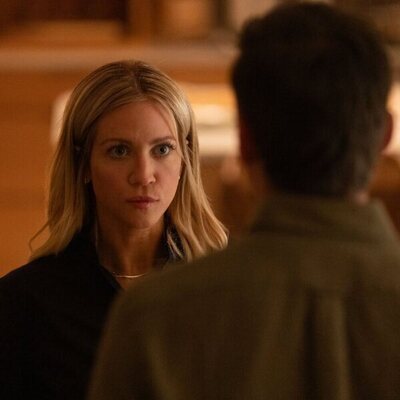 Brittany Snow en 1x05 titulado 'No es una novata' de 'Las esposas cazadoras'