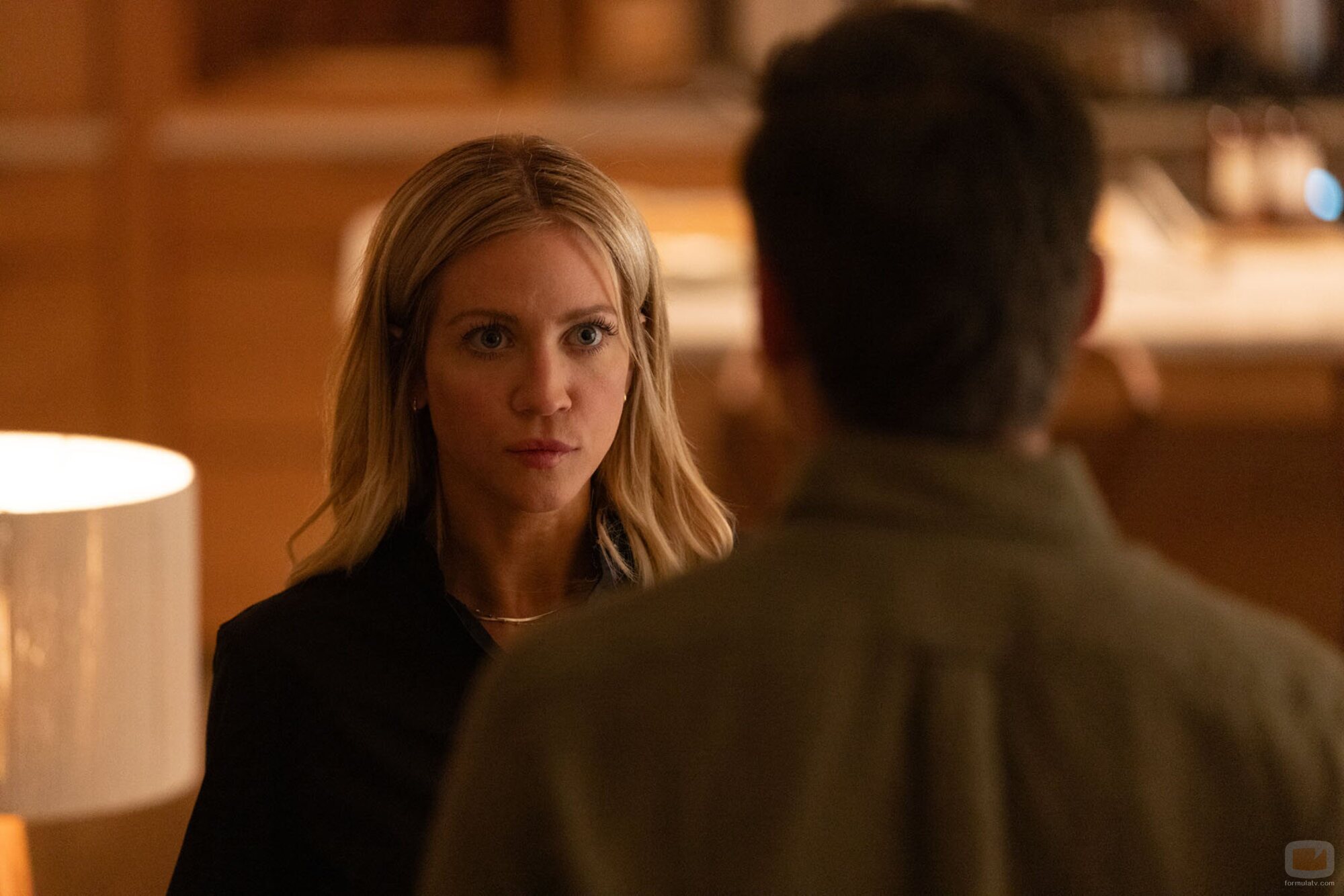 Brittany Snow en 1x05 titulado 'No es una novata' de 'Las esposas cazadoras'