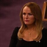 Malin Akerman en 1x05 'No es una novata' de 'Las esposas cazadoras'