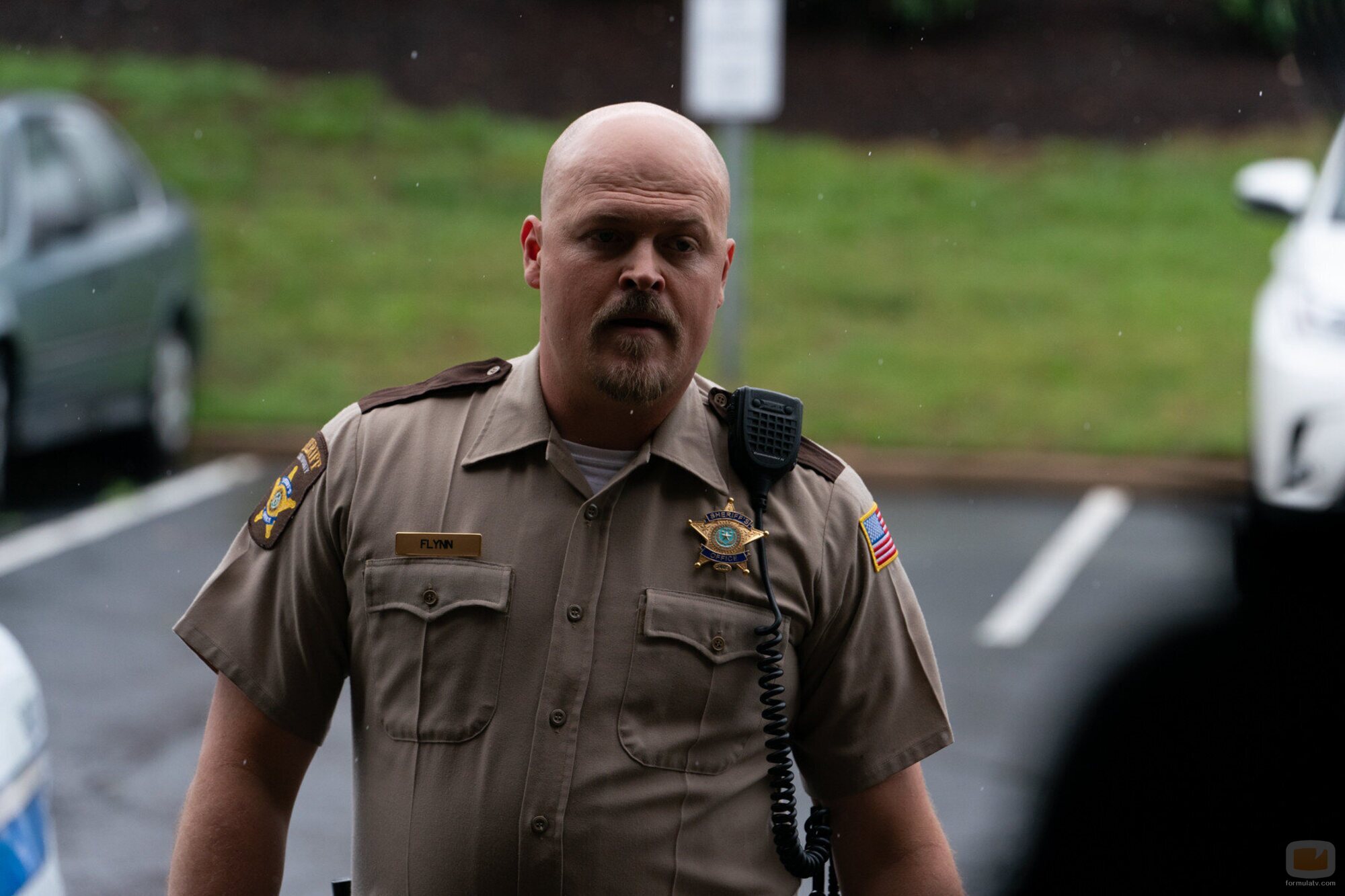 Hunter Emery en el 1x06 de 'The Hunting Wives'