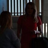 Malin Akerman en el 1x06 de 'Las esposas cazadoras'