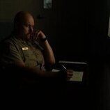 Hunter Emery en 1x06 titulado 'En el corazón de Texas' de 'Las esposas cazadoras'