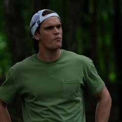 George Ferrier en la temporada 1 y el capítulo 06 de 'Las esposas cazadoras'