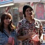 Abigail Rhyne y Paul Teal en la temporada 1 y el capítulo 06 de 'Las esposas cazadoras'