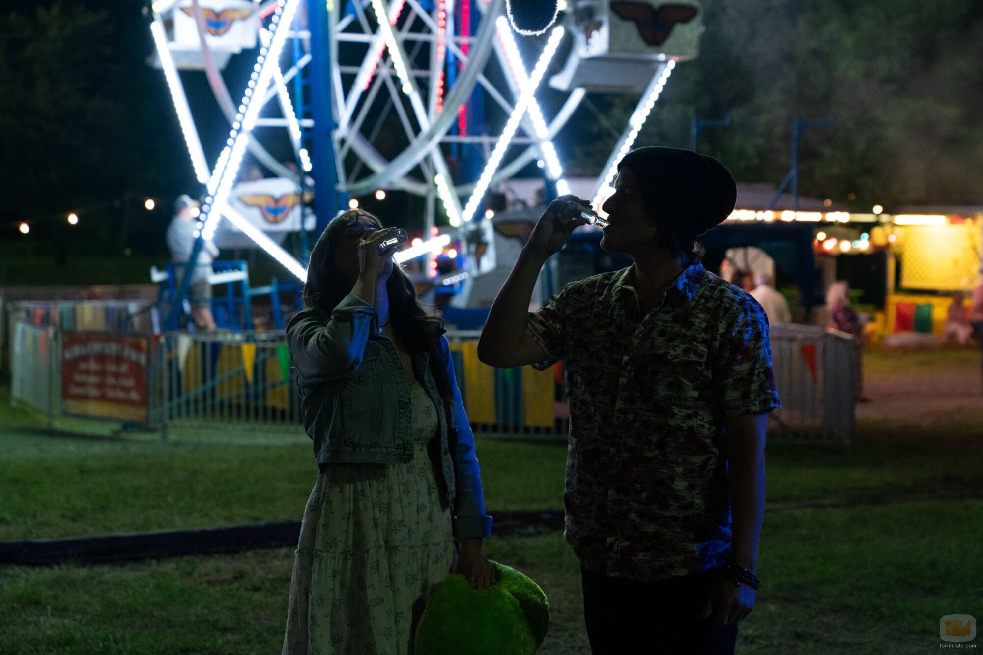 Paul Teal y Abigail Rhyne en 1x06 titulado 'En el corazón de Texas' de 'Las esposas cazadoras'