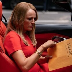 Still de Malin Akerman en 1x06 titulado 'En el corazón de Texas' de 'Las esposas cazadoras'