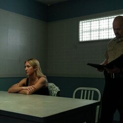 Brittany Snow y Hunter Emery en Capítulo 6 titulado 'En el corazón de Texas' de 'Las esposas cazadoras'