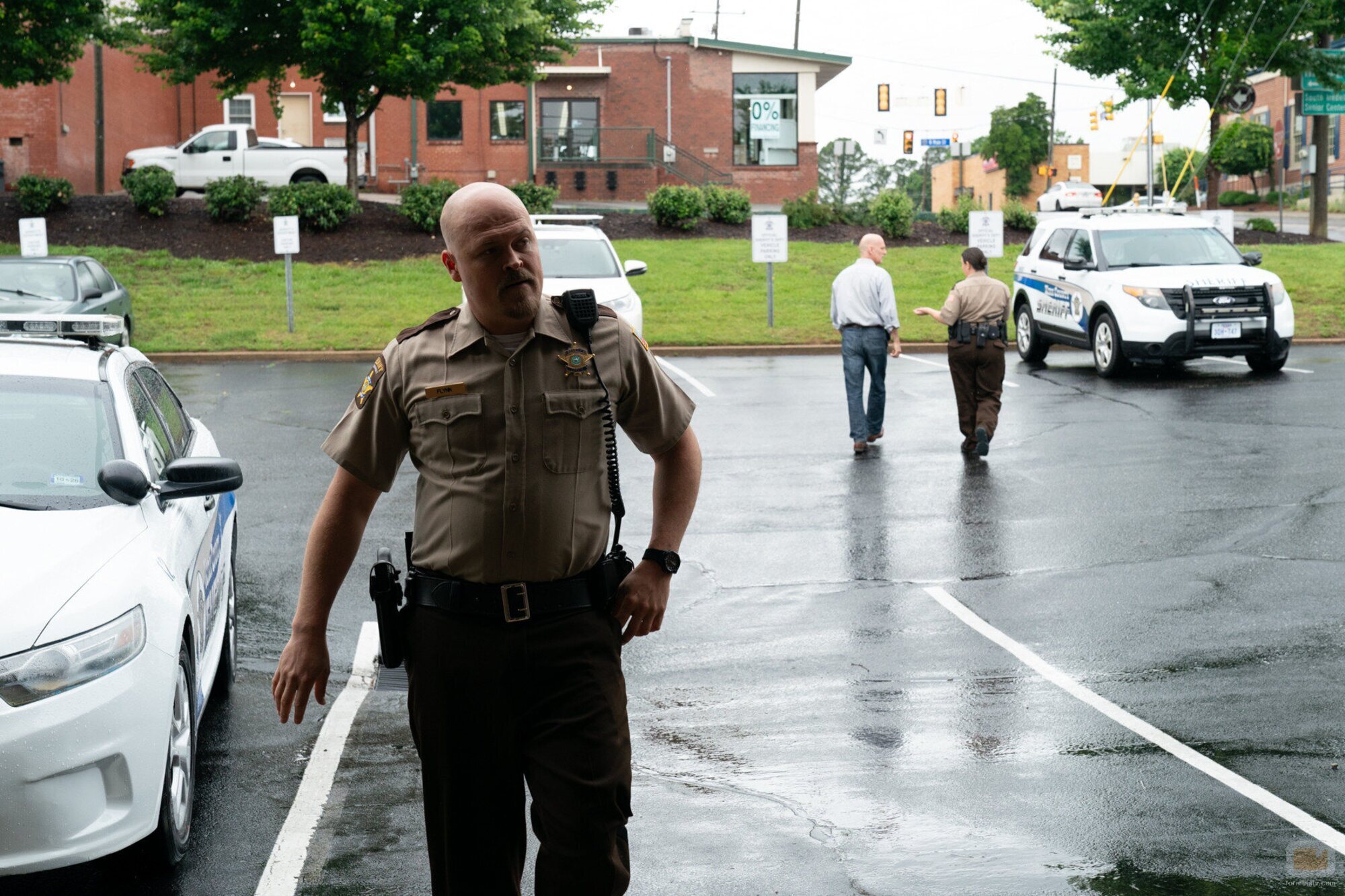 Hunter Emery en 1x06 'En el corazón de Texas' de 'Las esposas cazadoras'