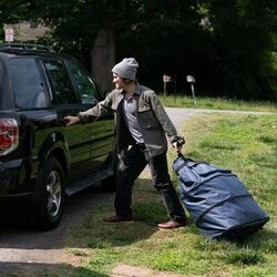 Paul Teal en la temporada 1 y el capítulo 07 de 'Las esposas cazadoras'