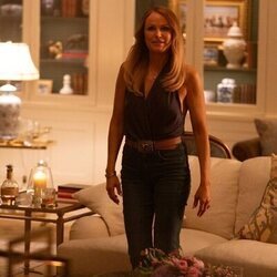 Malin Akerman en 'Estrella fugaz' de 'Las esposas cazadoras'