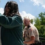 Karen Rodriguez y Hunter Emery en el 1x07 de 'The Hunting Wives'