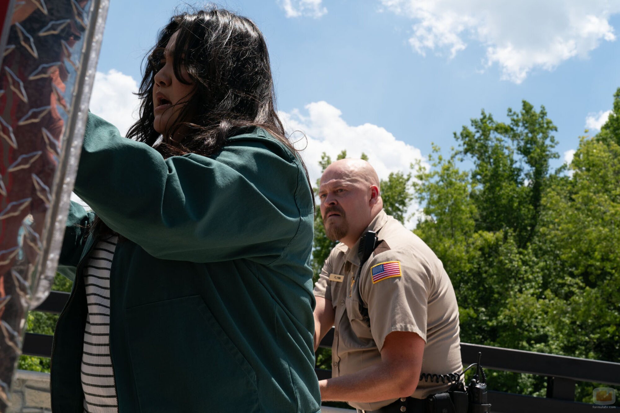 Karen Rodriguez y Hunter Emery en el 1x07 de 'The Hunting Wives'