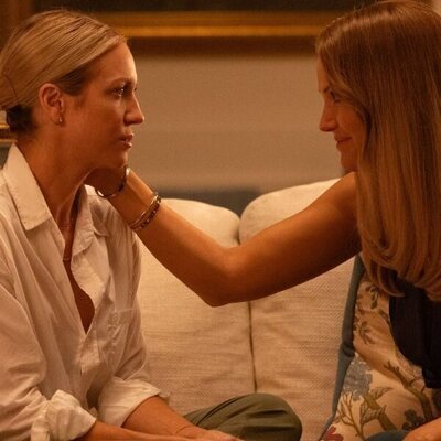 Brittany Snow y Malin Akerman en 'Estrella fugaz' de 'Las esposas cazadoras'