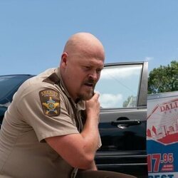 Hunter Emery en 'Estrella fugaz' de 'The Hunting Wives'