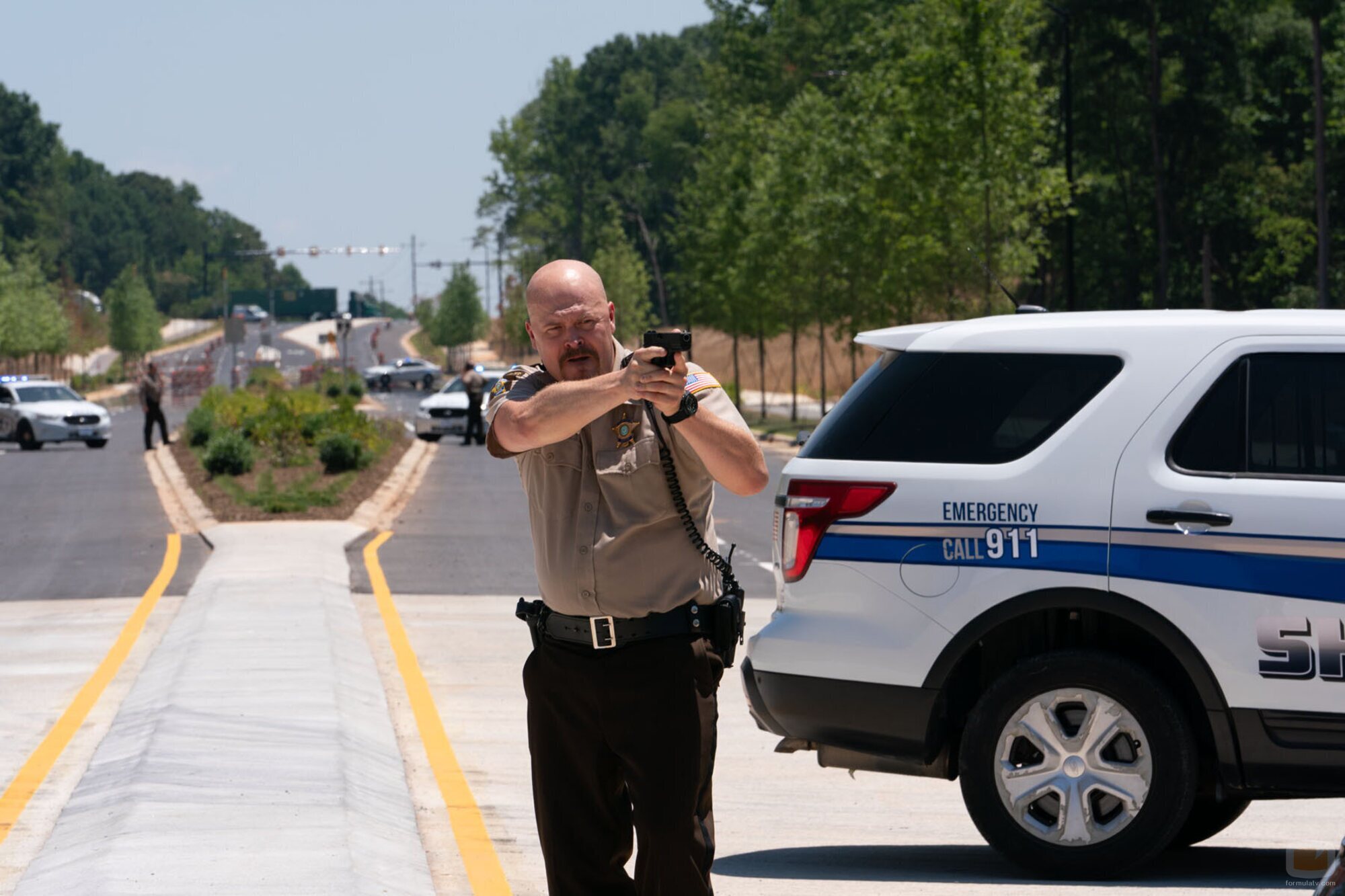 Hunter Emery en 1x07 'Estrella fugaz' de 'Las esposas cazadoras'