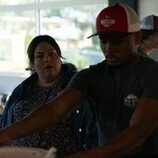 Chrissy Metz en el 1x07 de 'Las esposas cazadoras'