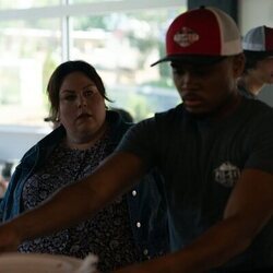 Chrissy Metz en el 1x07 de 'Las esposas cazadoras'