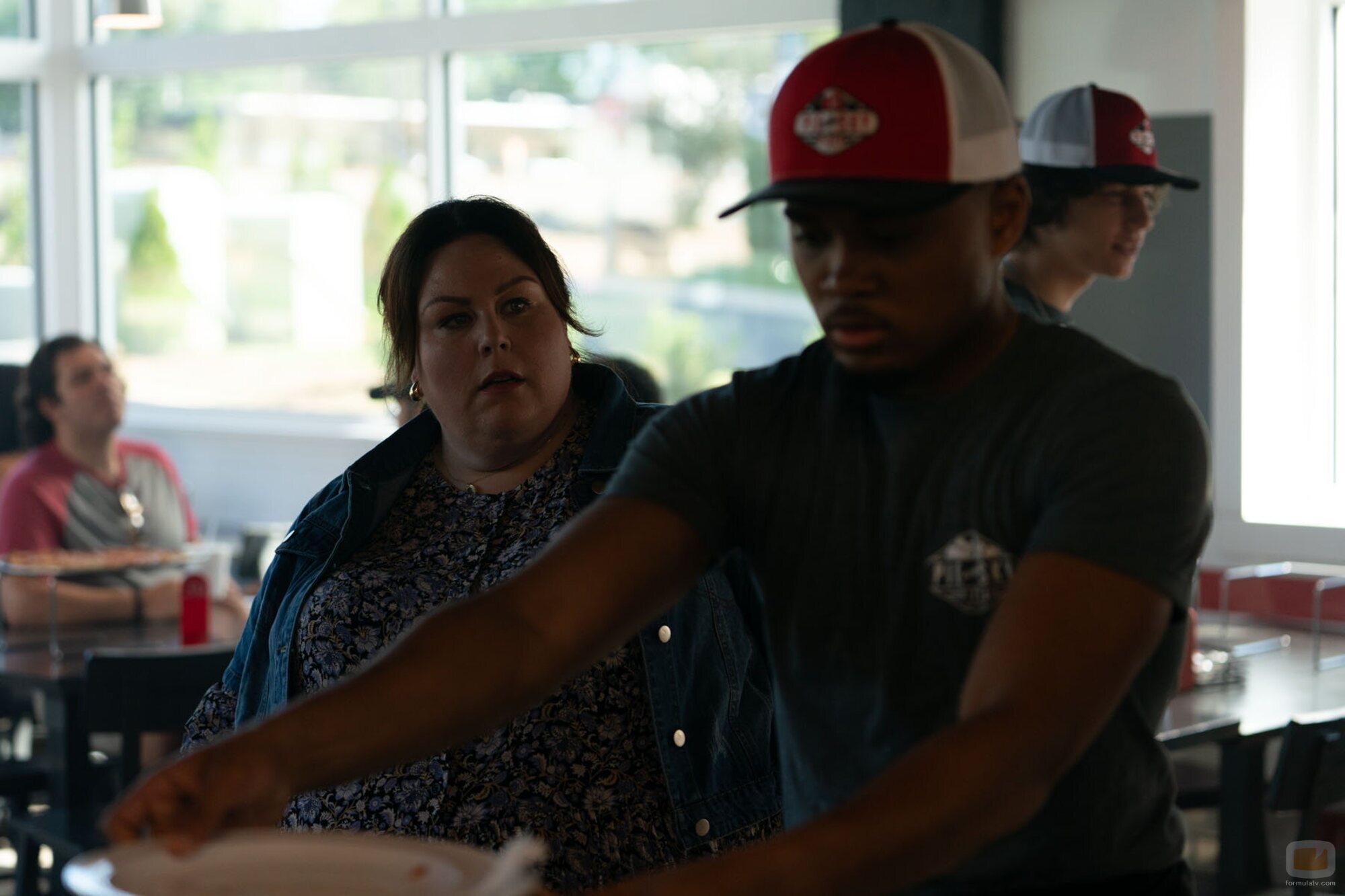 Chrissy Metz en el 1x07 de 'Las esposas cazadoras'