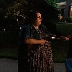 Chrissy Metz en 'Estrella fugaz' de 'Las esposas cazadoras'