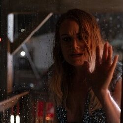 Malin Akerman en el 1x08 de 'The Hunting Wives'