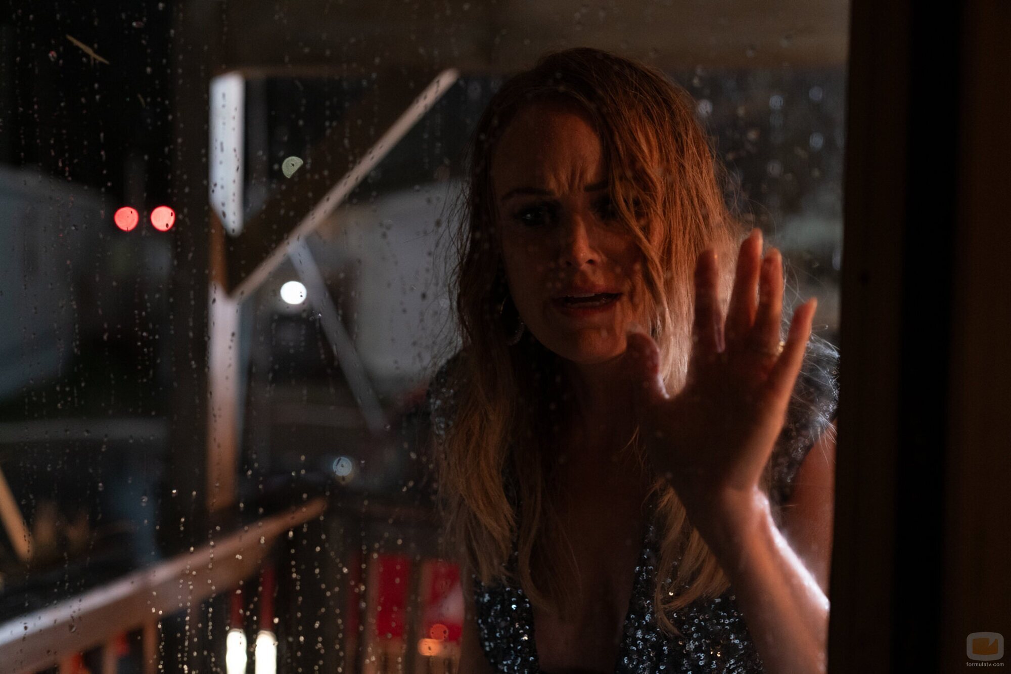 Malin Akerman en el 1x08 de 'The Hunting Wives'