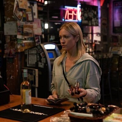 Still de Brittany Snow en 'La decisión de Sophie' de 'The Hunting Wives'