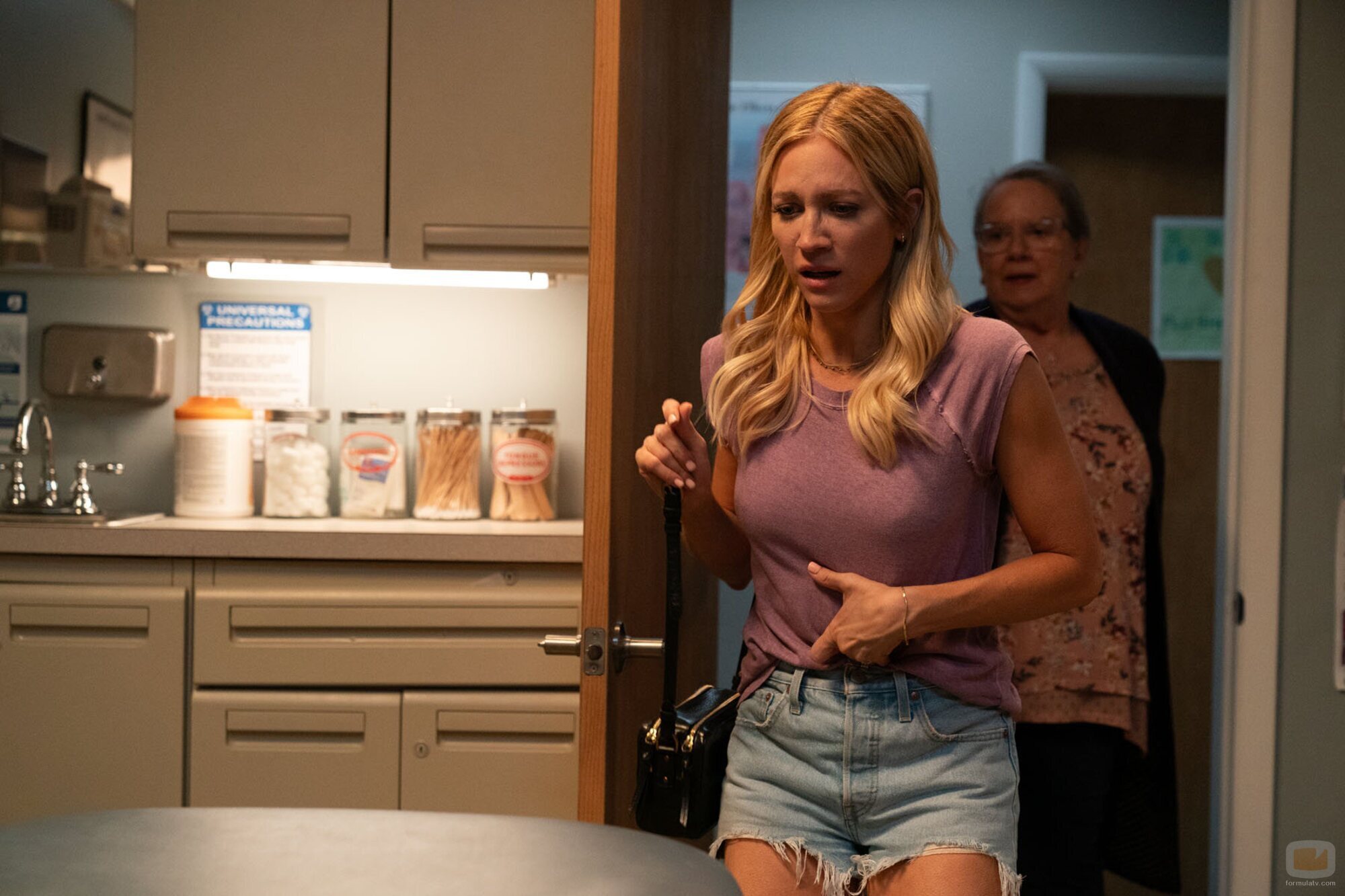 Still de Brittany Snow en 'La decisión de Sophie' de 'Las esposas cazadoras'