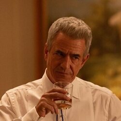 Imagen de Dermot Mulroney en 'La decisión de Sophie' de 'The Hunting Wives'