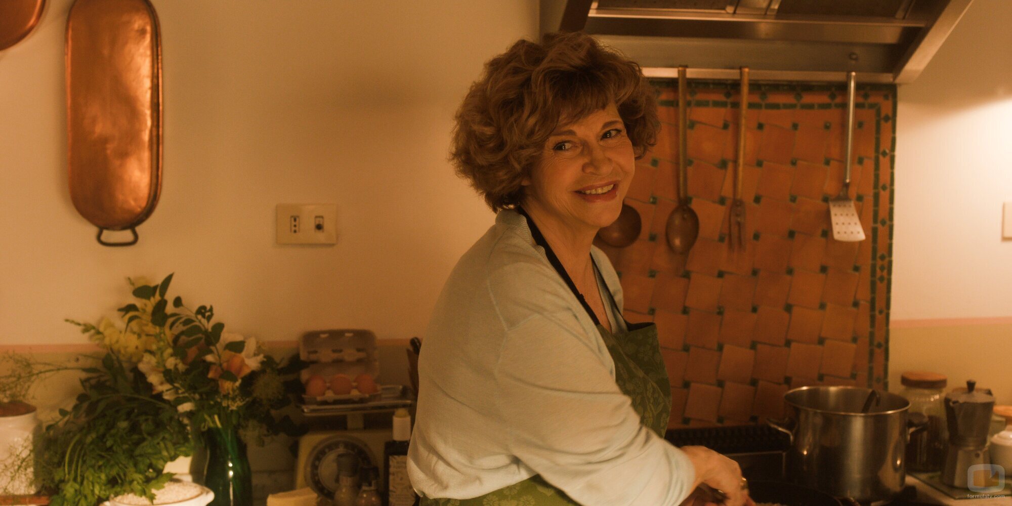 Anna Galiena en el 5x01 de 'Emily en París'