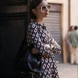 Lily Collins en 5x02 '¿Auténtico o de imitación?' de 'Emily en París'