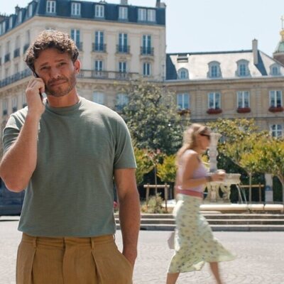 Arnaud Binard en 5x02 '¿Auténtico o de imitación?' de 'Emily en París'