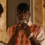 Bruno Gouery y Samuel Arnold en 'Problemas con Intimissimi' de 'Emily en París'