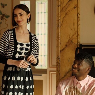 Samuel Arnold y Lily Collins en Capítulo 3 titulado 'Problemas con Intimissimi' de 'Emily en París'